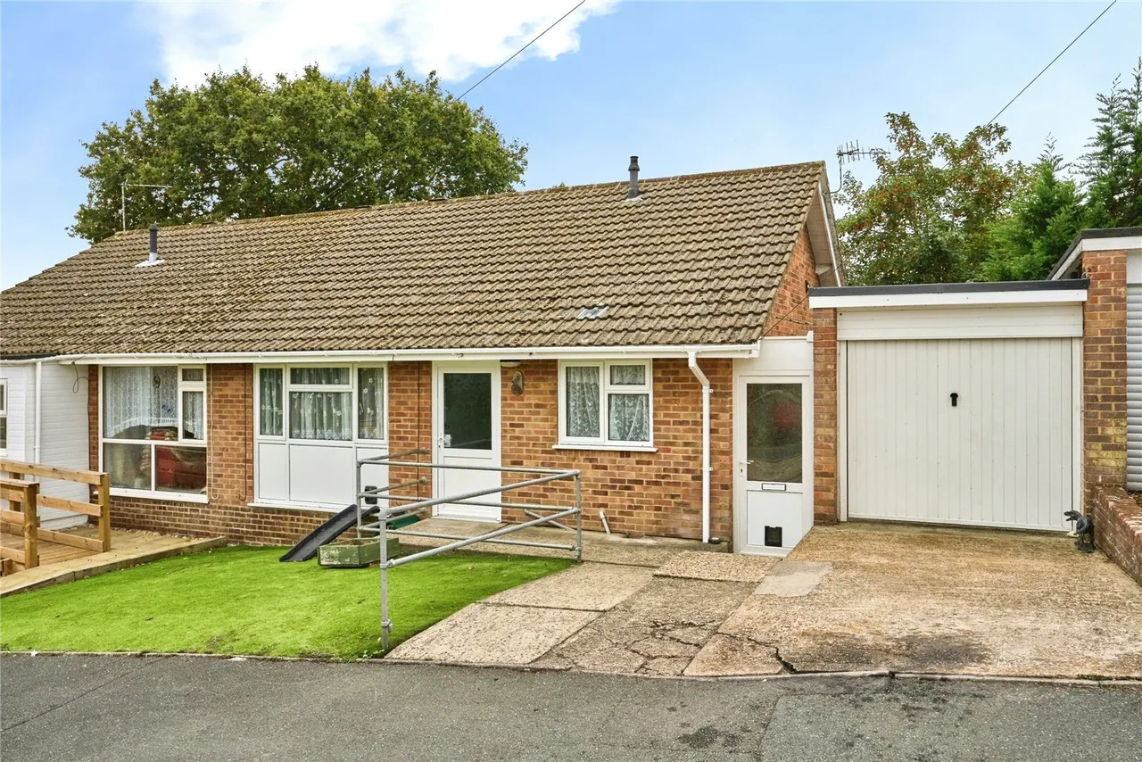 2 bed house for sale, Rectory Close, Wootton Bridge, PO33