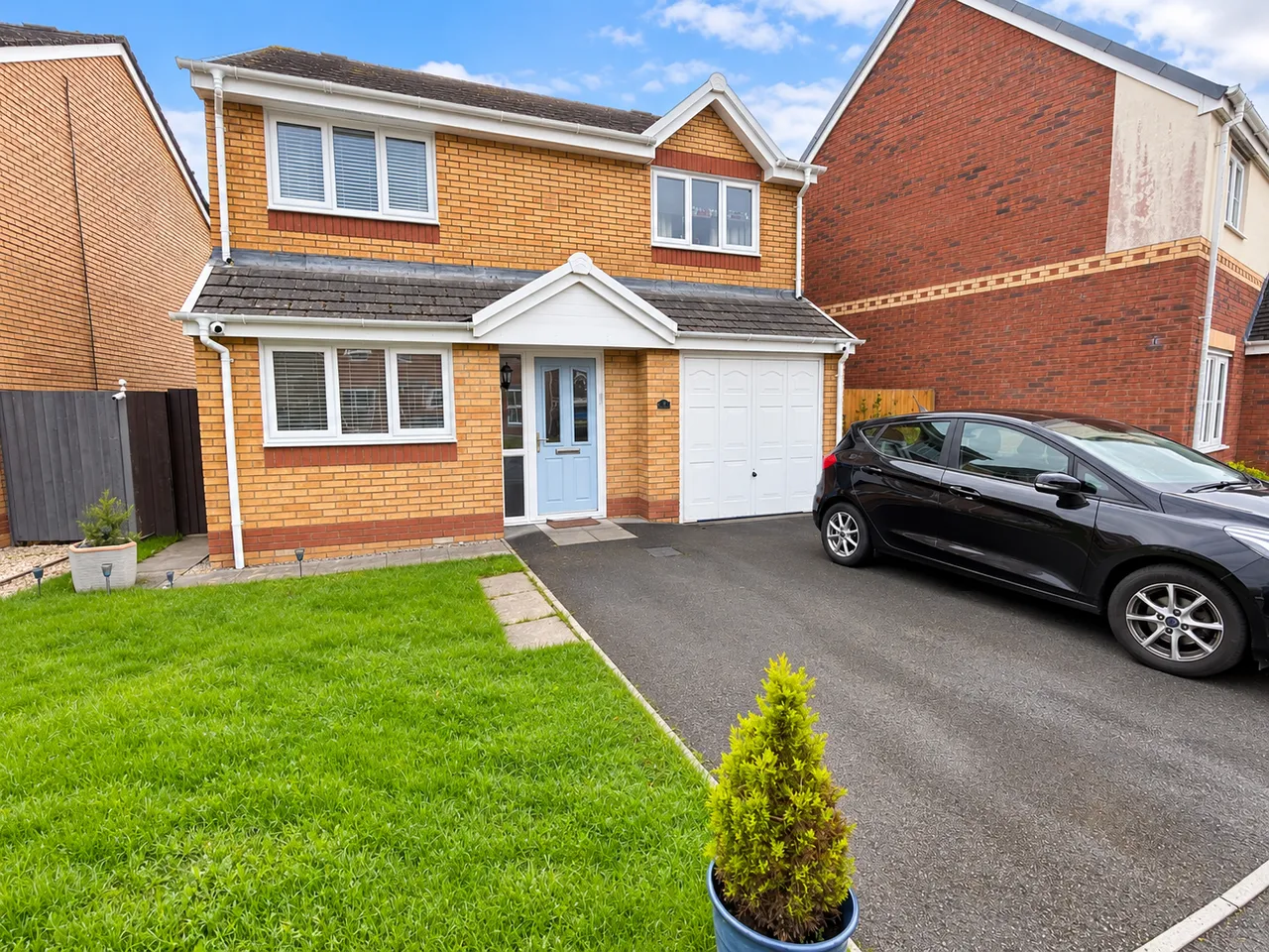 4 bed house for sale, Herbert Thomas Way, Birchgrove