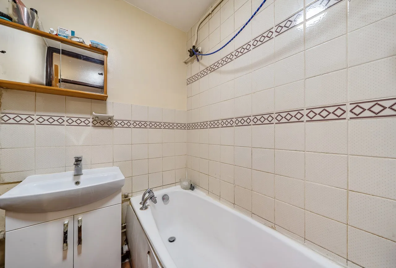 Phipps Bridge Road, Mitcham, CR4 3PH, photo 6