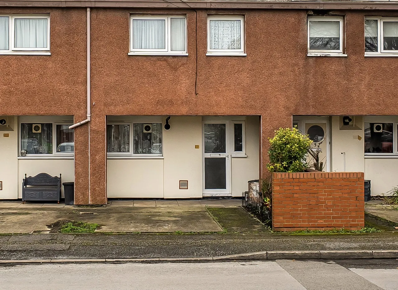 3 bed flat for sale — Phipps Bridge Road, Mitcham, CR4 3PH