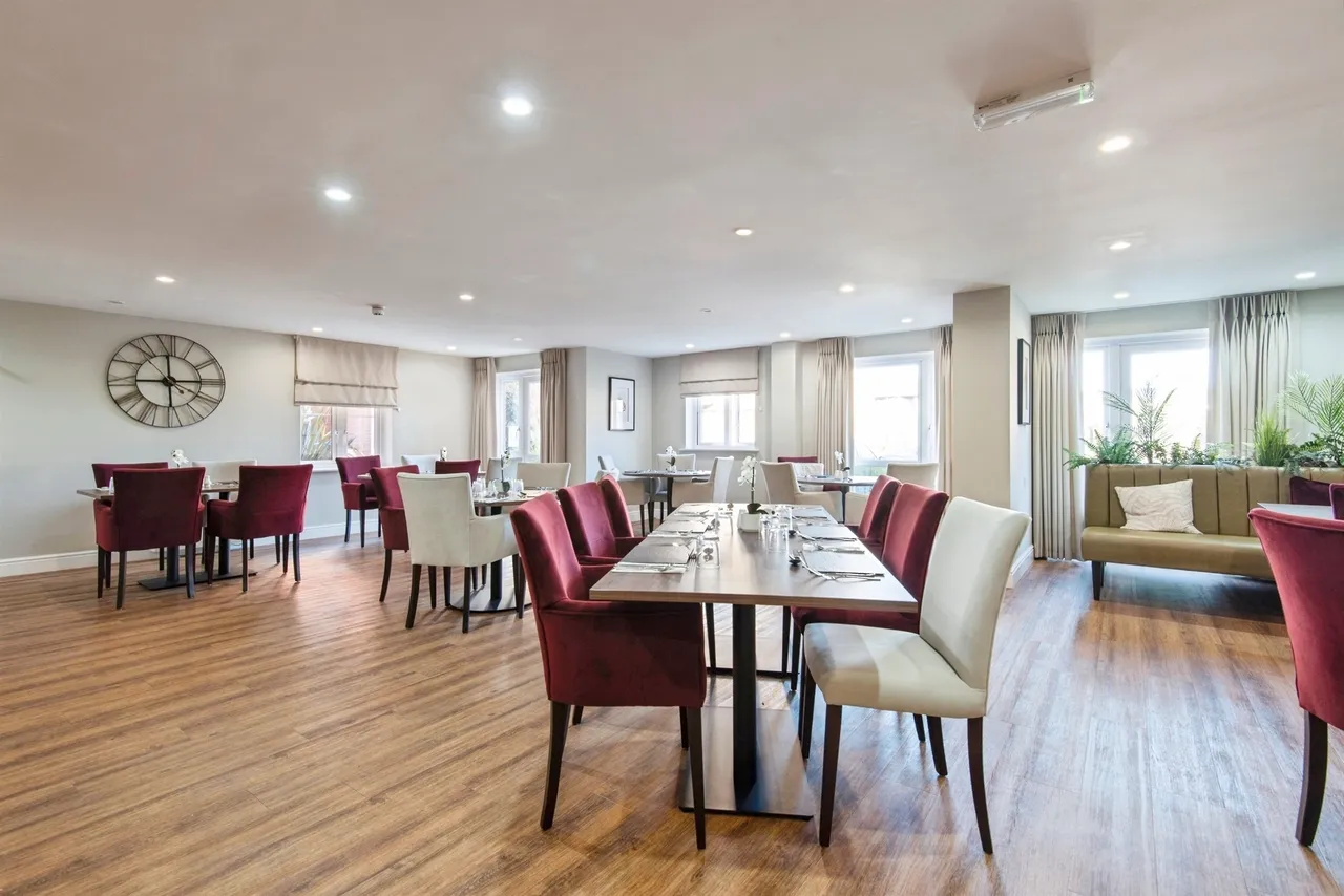 Goodes Court, Royston, photo 10