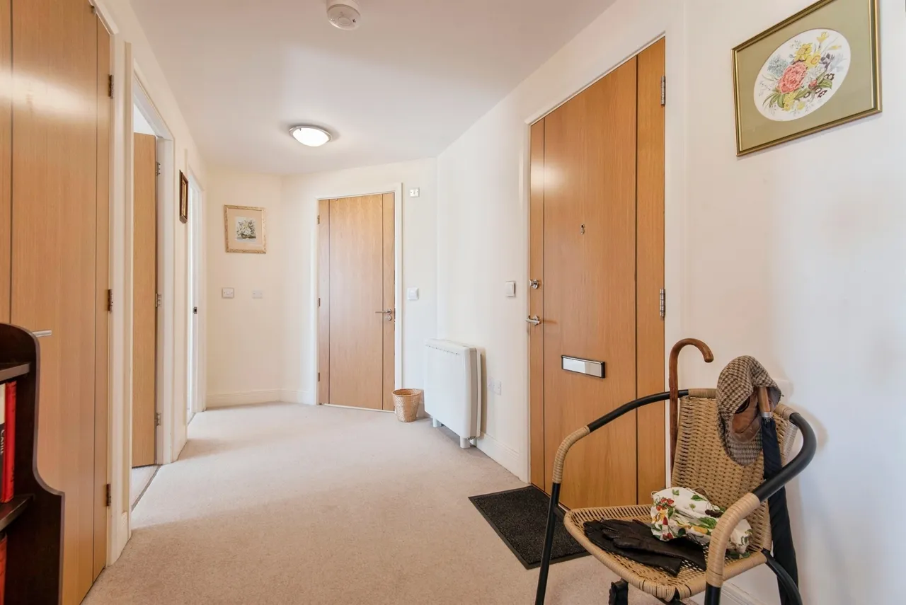 Goodes Court, Royston, photo 2
