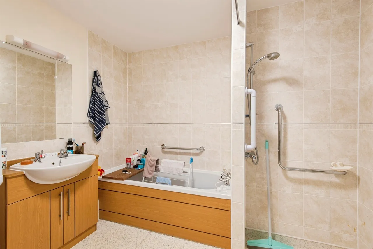 Goodes Court, Royston, photo 9