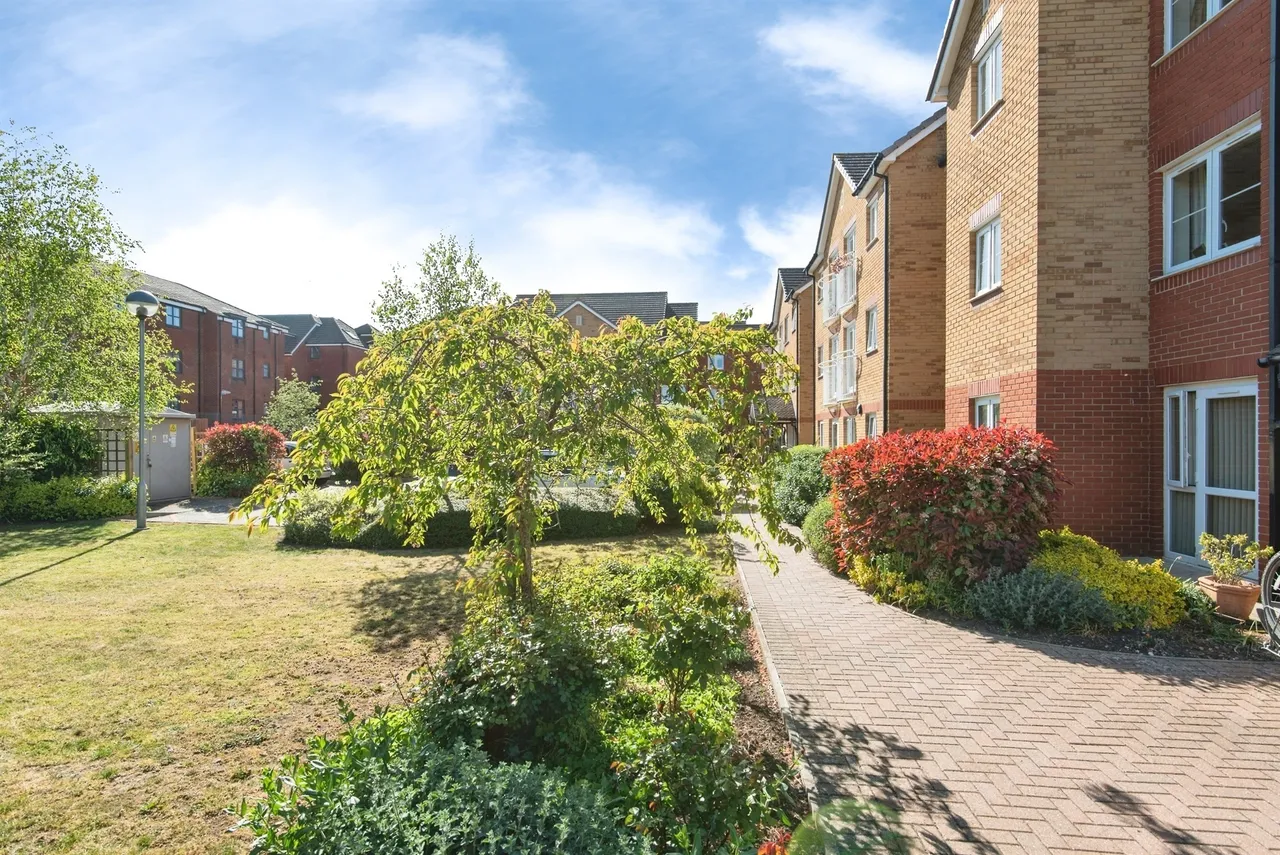 Goodes Court, Royston, photo 11
