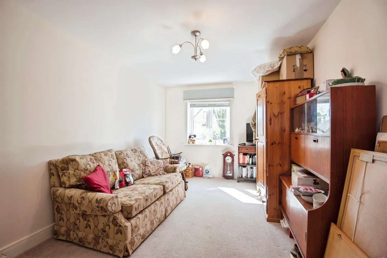 Goodes Court, Royston, photo 6
