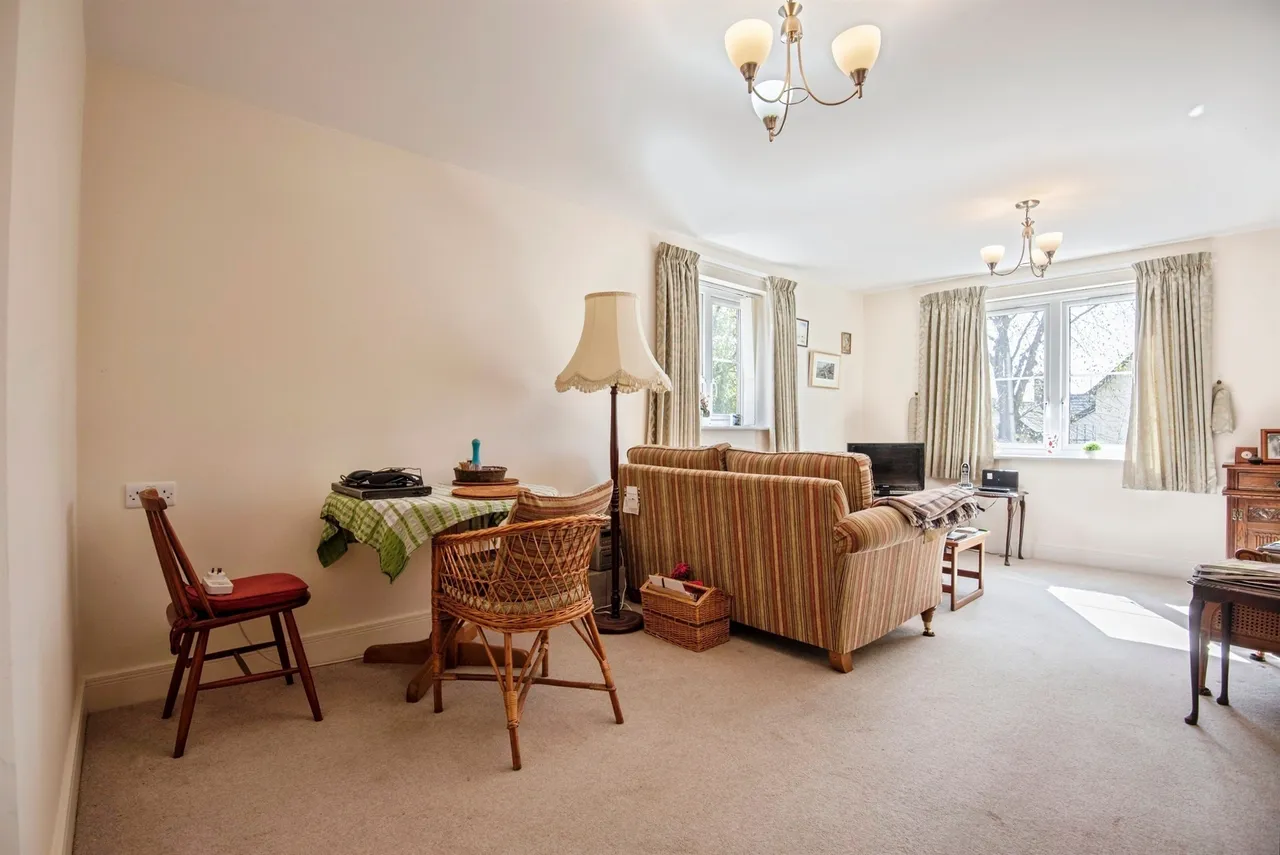 Goodes Court, Royston, photo 5
