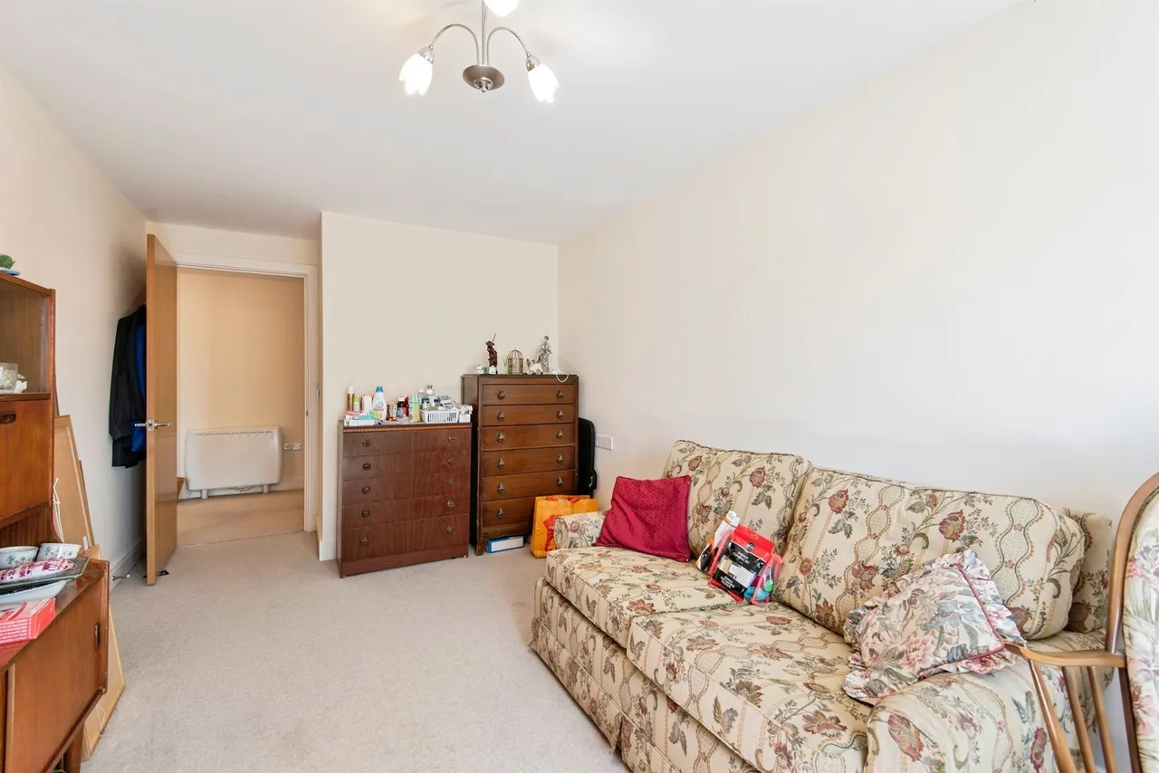 Goodes Court, Royston, photo 7