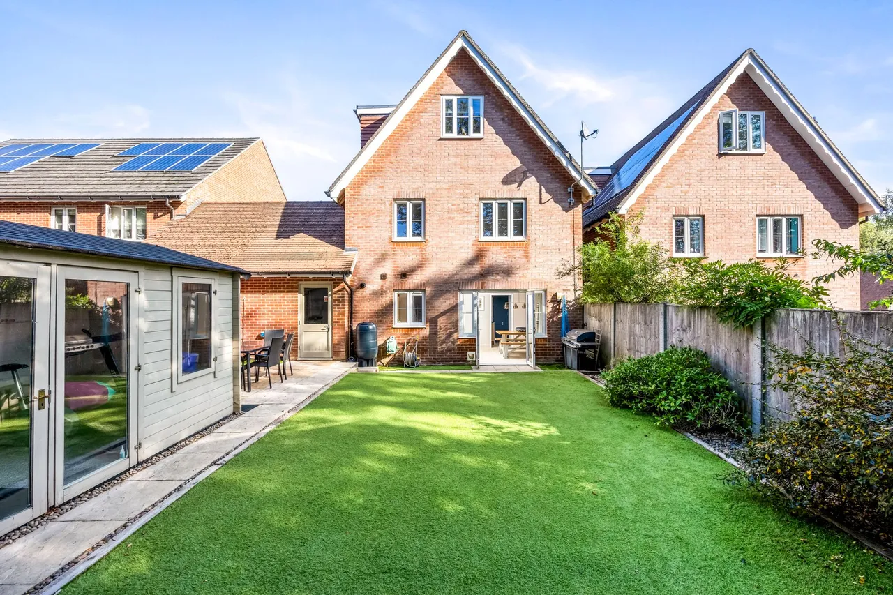 Rascals Close, Southwater, RH13, photo 4