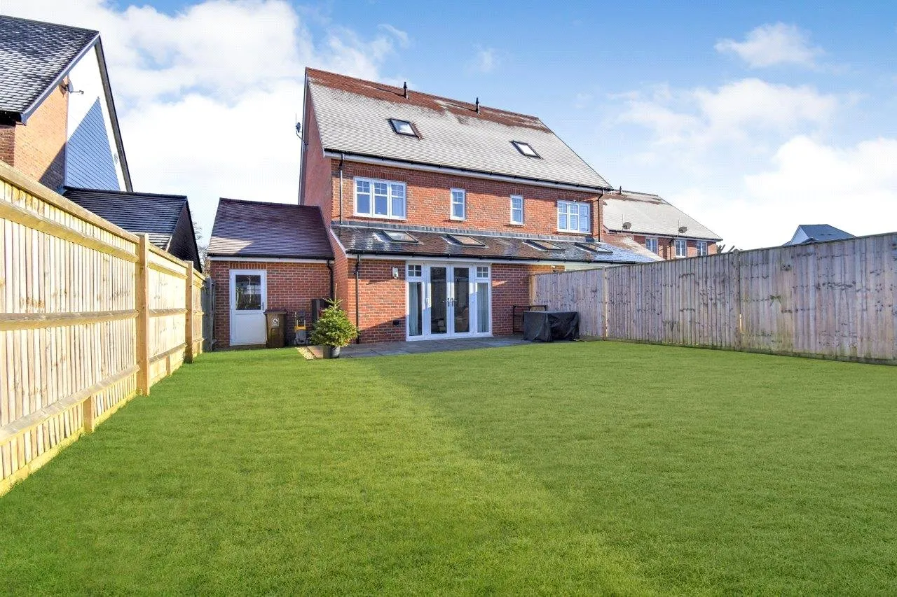 Mulberry Walk, Fleet, Hampshire, GU51 5EA, photo 16