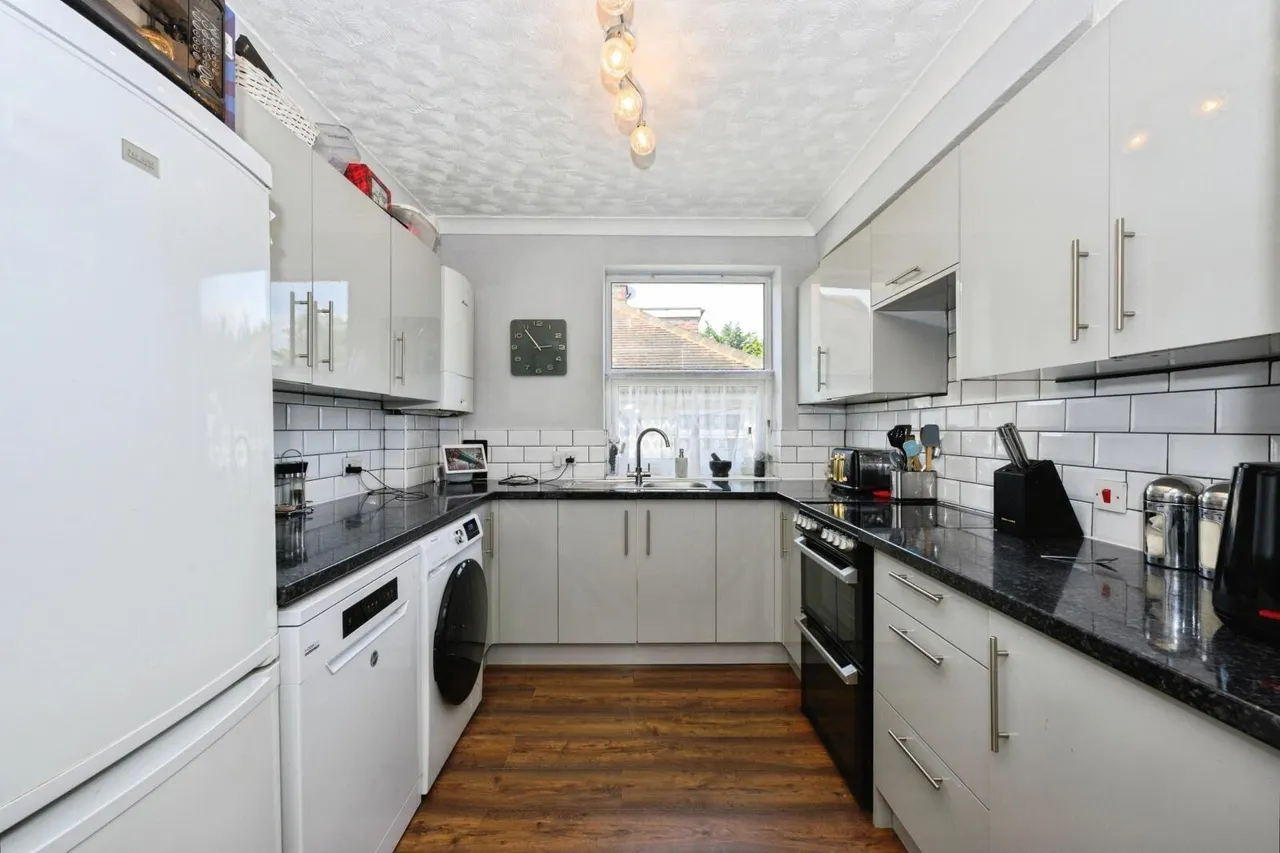 Orchard Close, Fetcham, KT22, photo 2