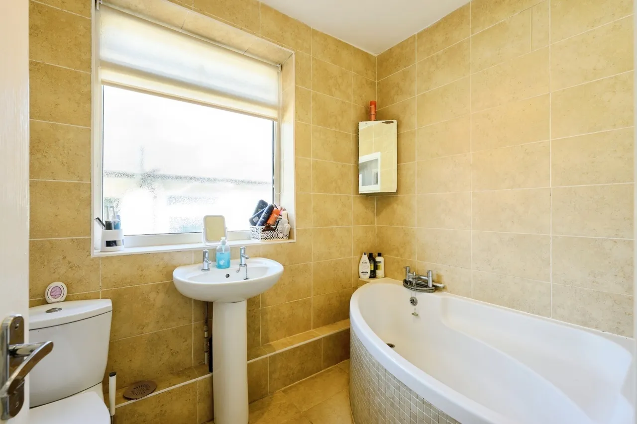 Orchard Close, Fetcham, KT22, photo 14
