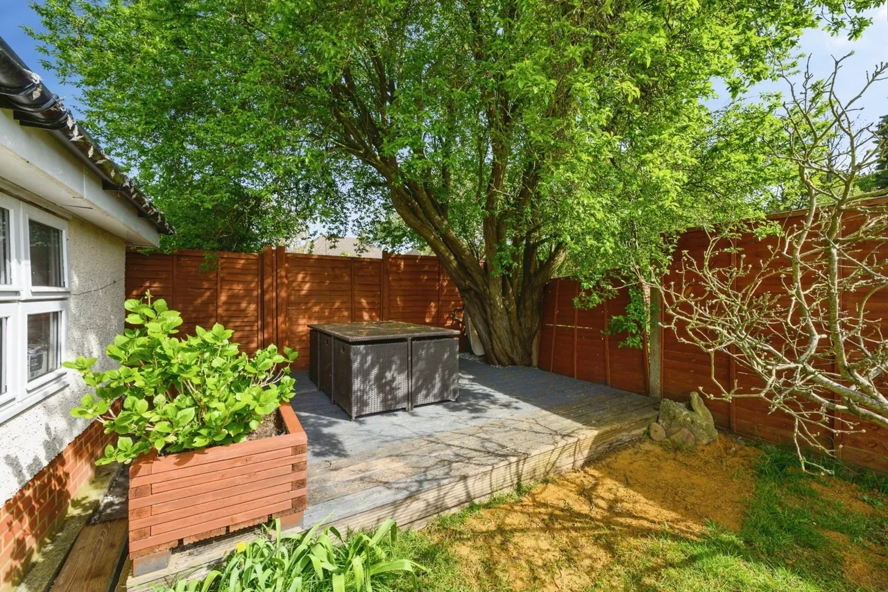 Orchard Close, Fetcham, KT22, photo 15