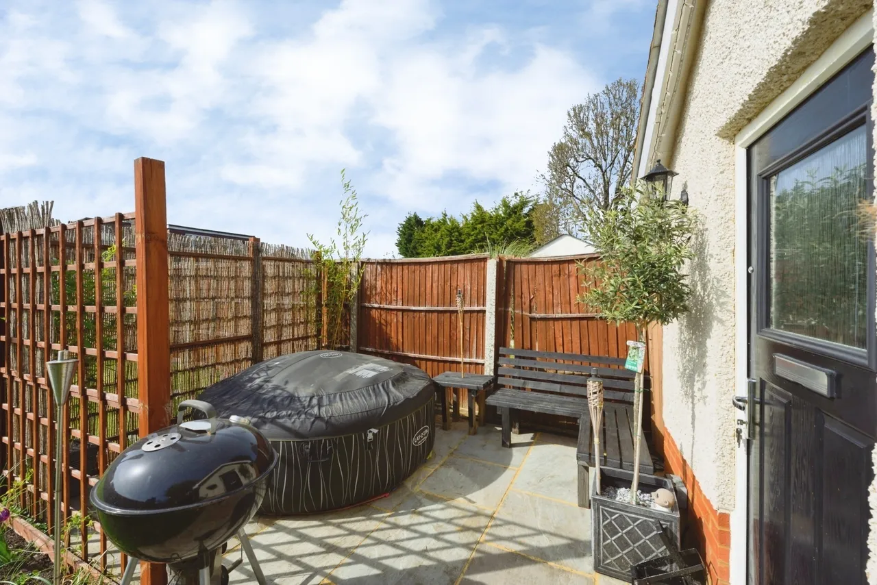 Orchard Close, Fetcham, KT22, photo 11