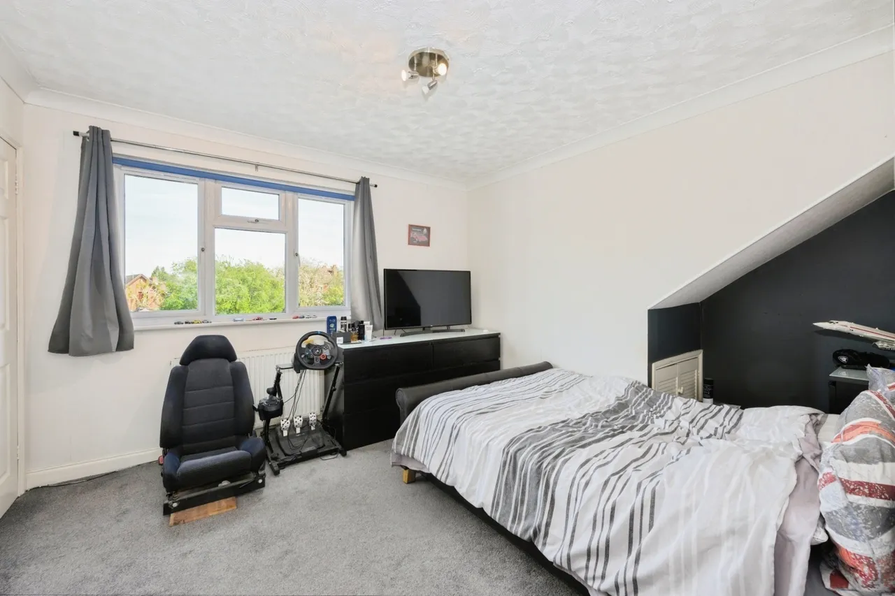 Orchard Close, Fetcham, KT22, photo 13