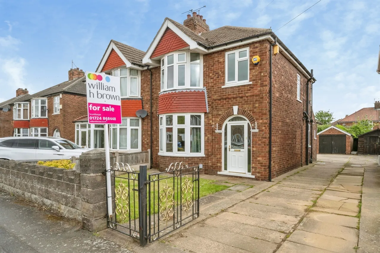3 bed house for sale — Axholme Road, Scunthorpe