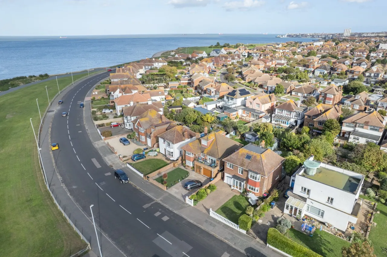 Royal Esplanade, Margate, CT9, photo 2