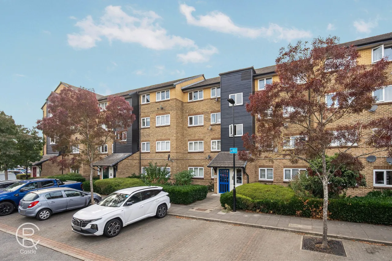 Cubitt Square, Southall, UB2, photo 2
