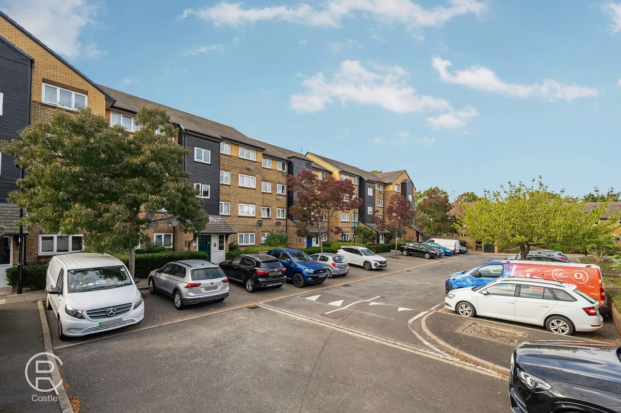 Cubitt Square, Southall, UB2, photo 10