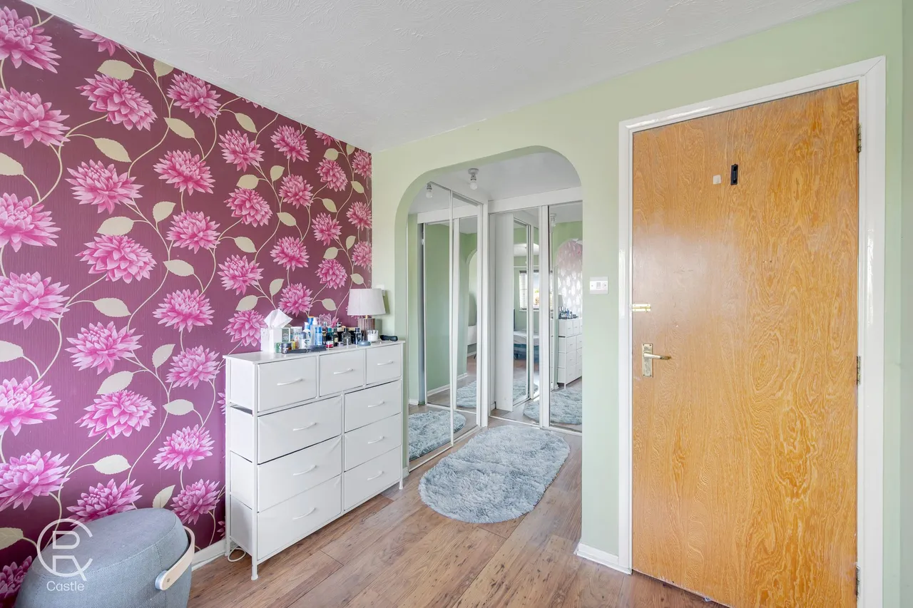 Cubitt Square, Southall, UB2, photo 6
