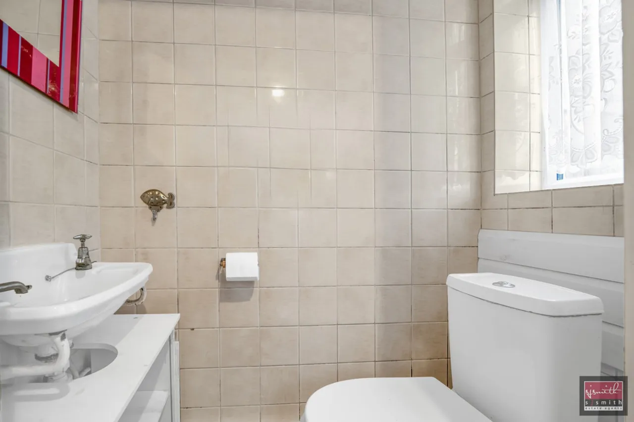 Northumberland Crescent, Feltham, photo 12