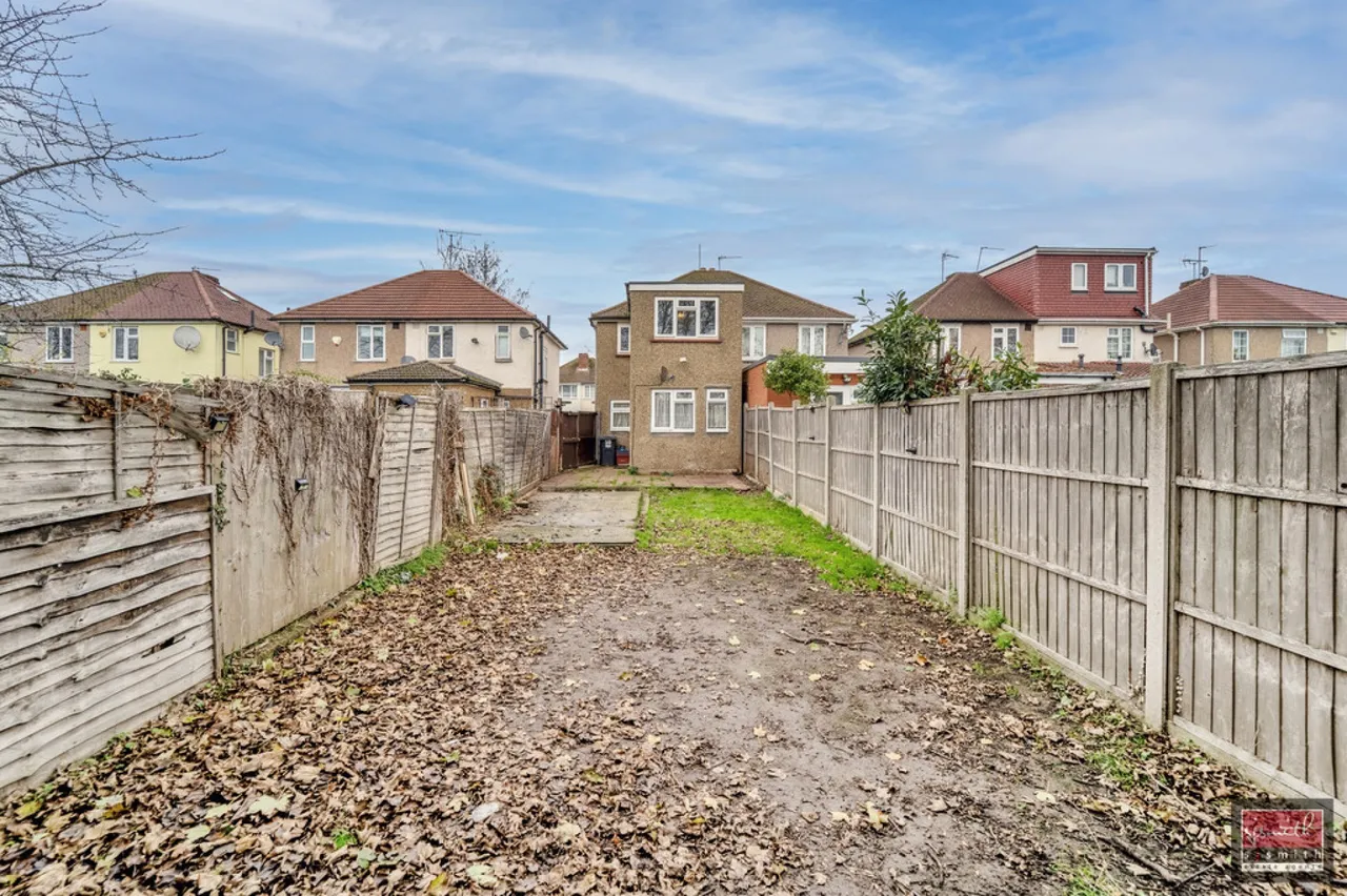 3 bed house for sale, Northumberland Crescent, Feltham