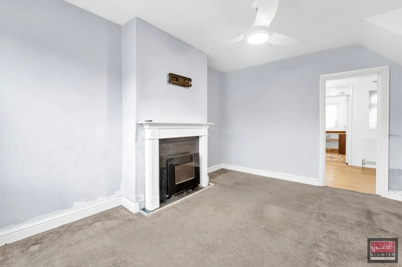 Northumberland Crescent, Feltham, photo 5