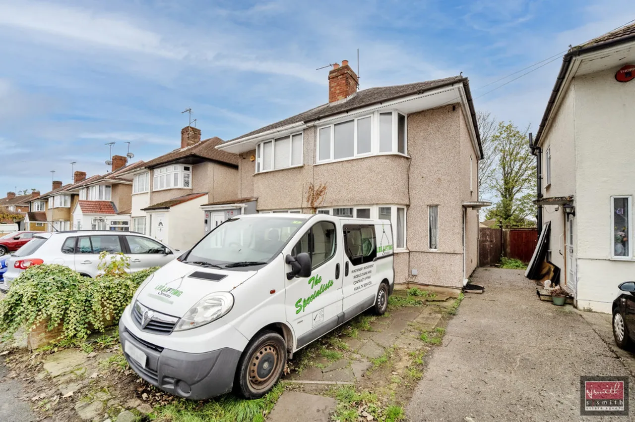 Northumberland Crescent, Feltham, photo 2