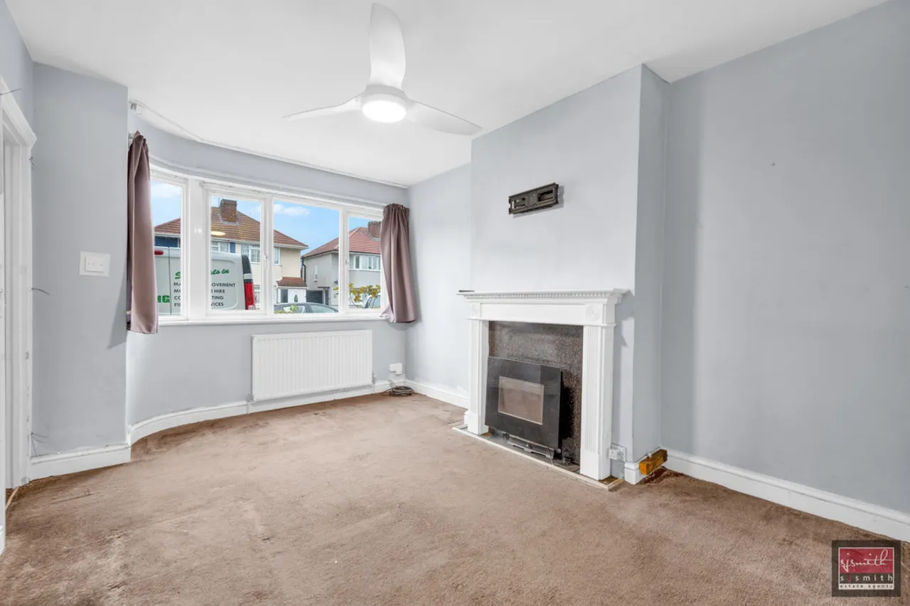 Northumberland Crescent, Feltham, photo 3
