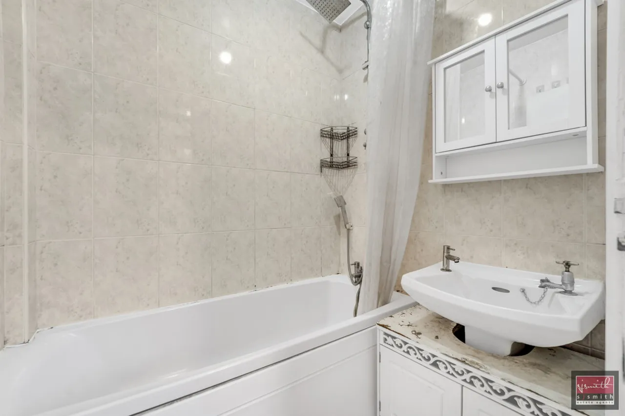 Northumberland Crescent, Feltham, photo 10