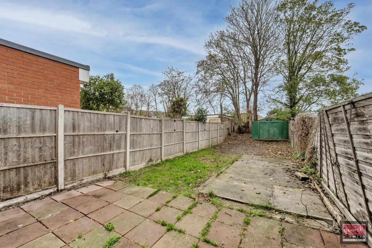 Northumberland Crescent, Feltham, photo 13