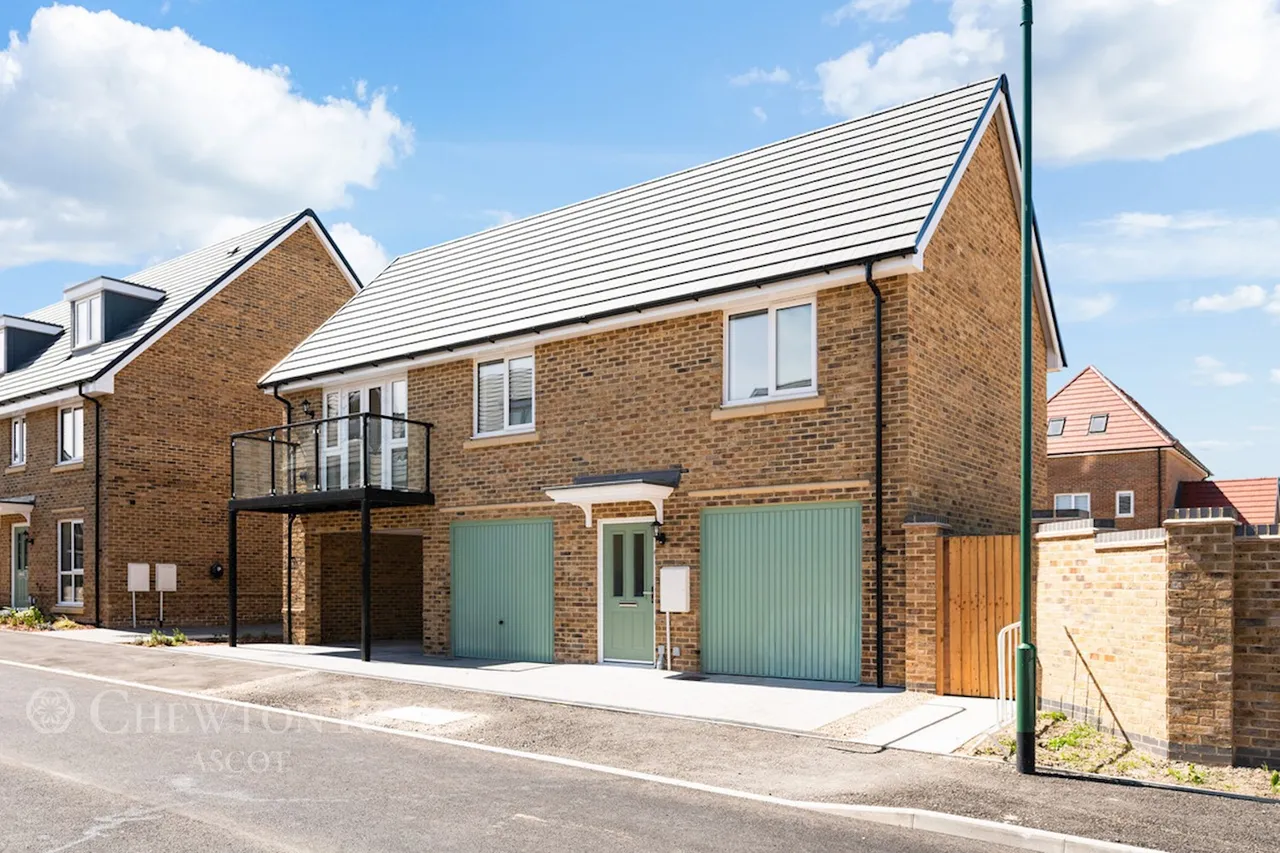 2 bed house for sale, Kings Ride, Ascot