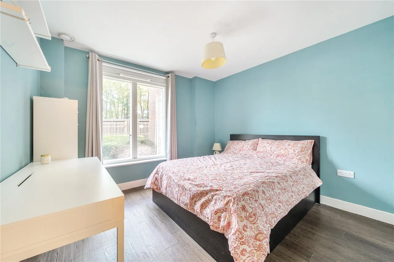 Adenmore Road, London, SE6, photo 2