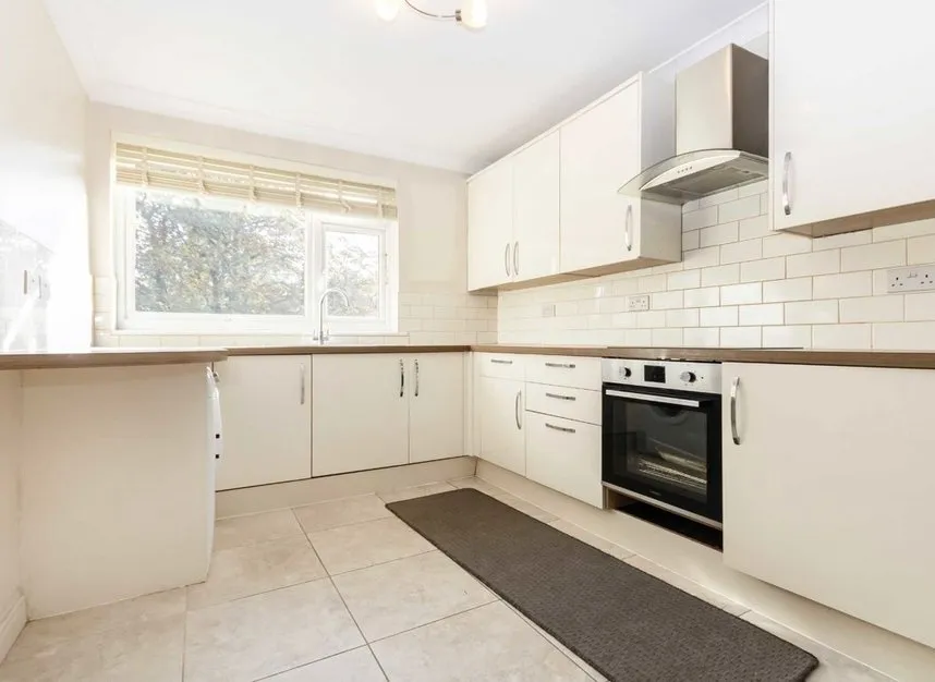 Mountcombe Close, Surbiton, KT6, photo 3