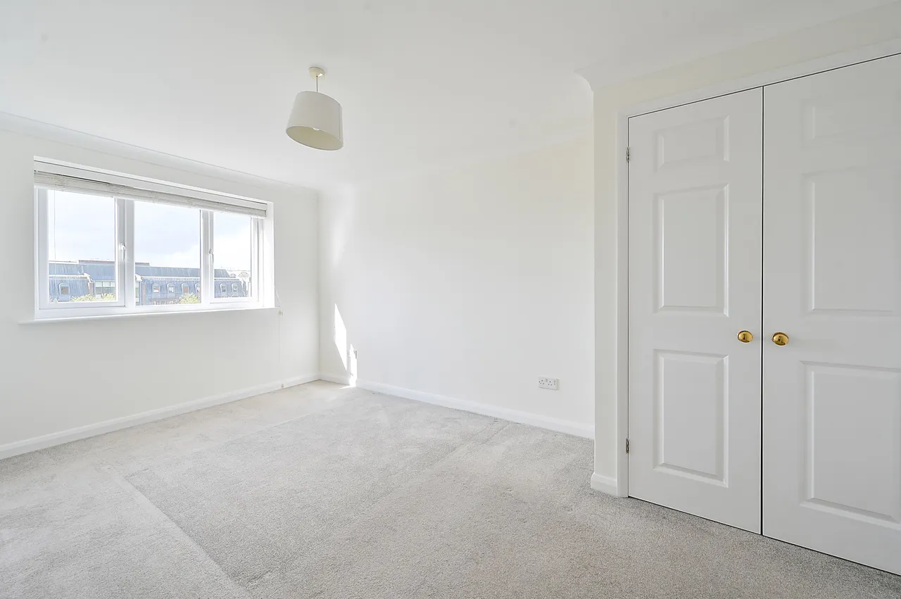 50 Regents Court, Sopwith Way, Kingston upon Thames, photo 5