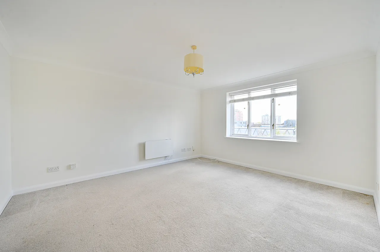 2 bed flat for sale — 50 Regents Court, Sopwith Way, Kingston upon Thames