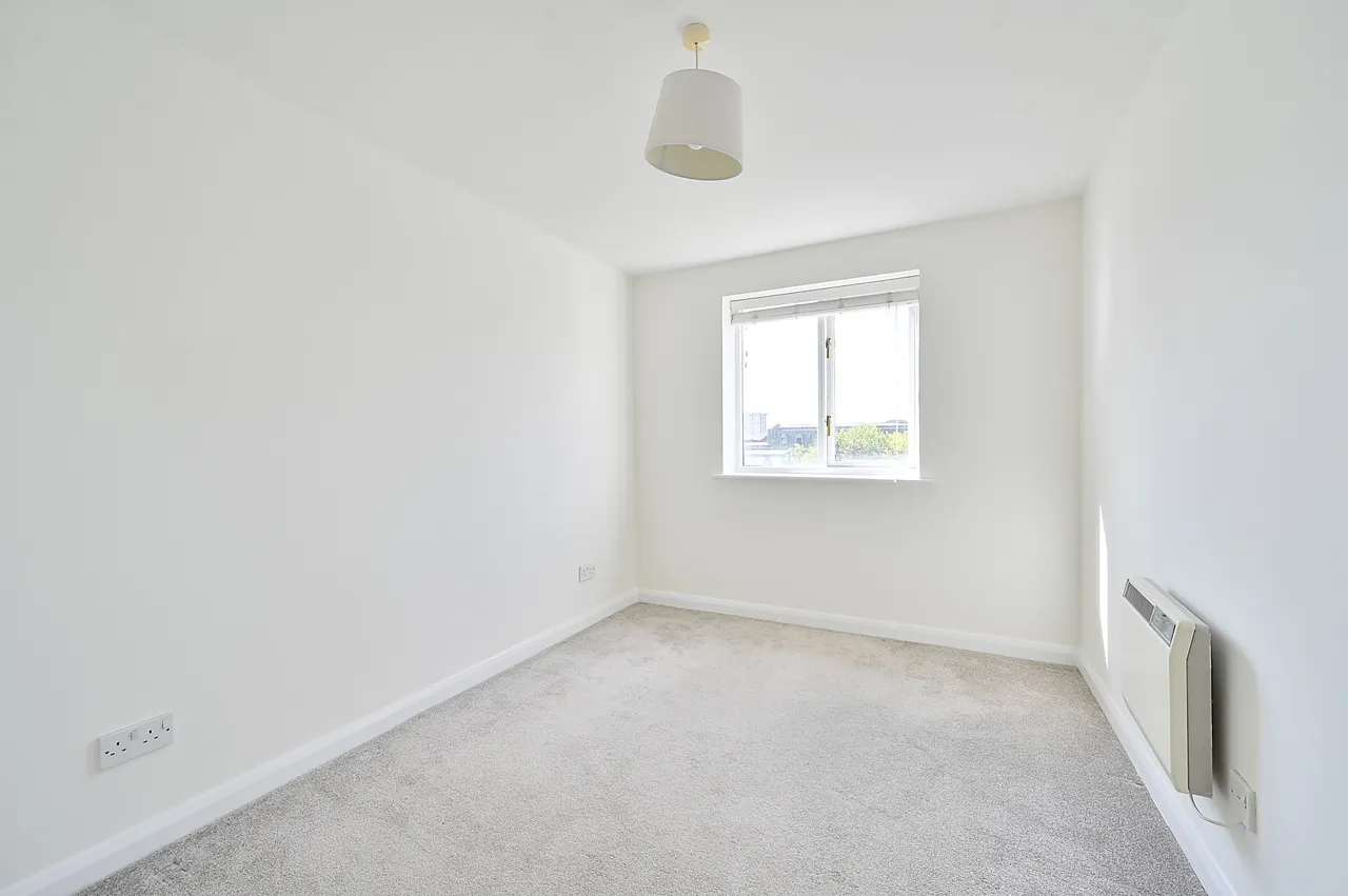 50 Regents Court, Sopwith Way, Kingston upon Thames, photo 4