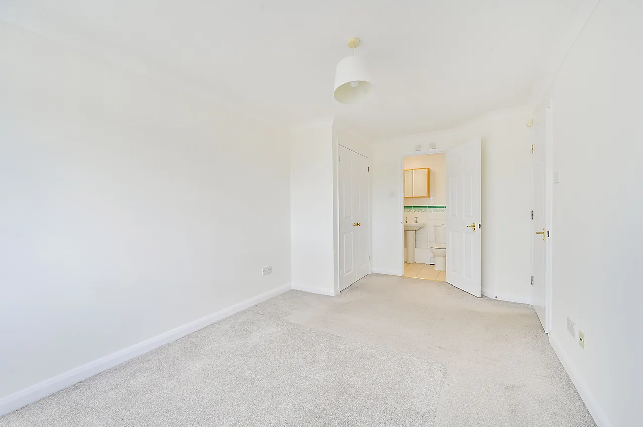 50 Regents Court, Sopwith Way, Kingston upon Thames, photo 7