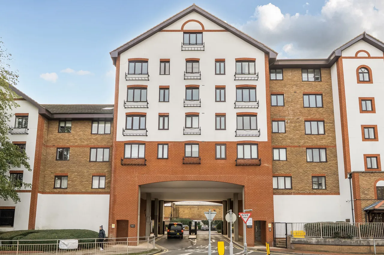 50 Regents Court, Sopwith Way, Kingston upon Thames, photo 10