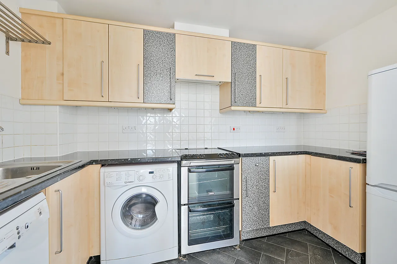 50 Regents Court, Sopwith Way, Kingston upon Thames, photo 3