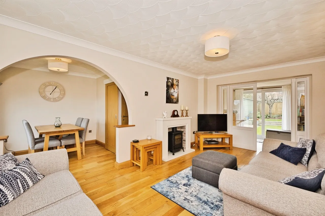 Laburnum Crescent, Crewkerne, photo 2