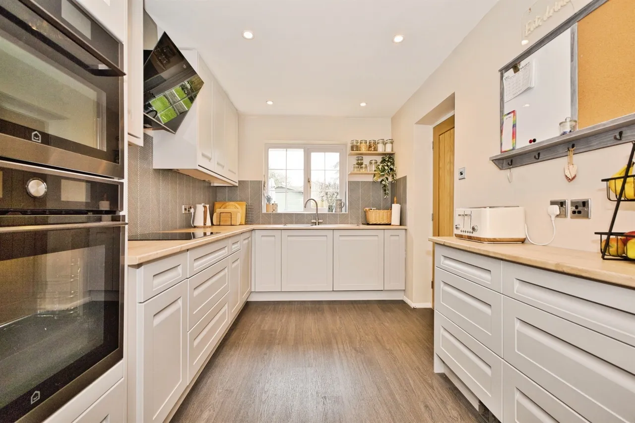 Laburnum Crescent, Crewkerne, photo 9