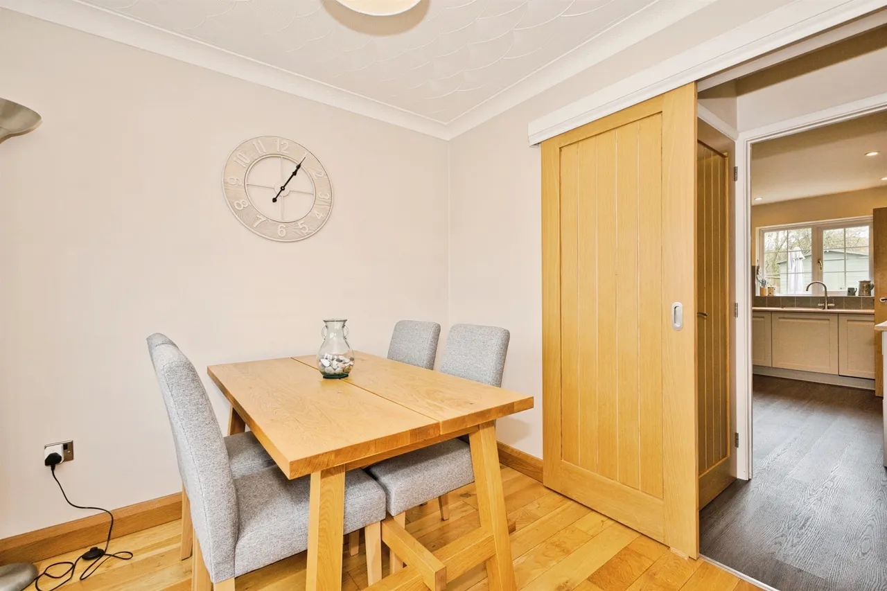 Laburnum Crescent, Crewkerne, photo 6