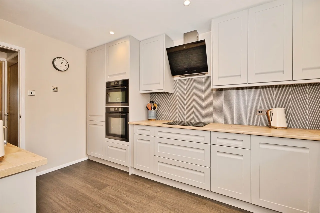 Laburnum Crescent, Crewkerne, photo 8