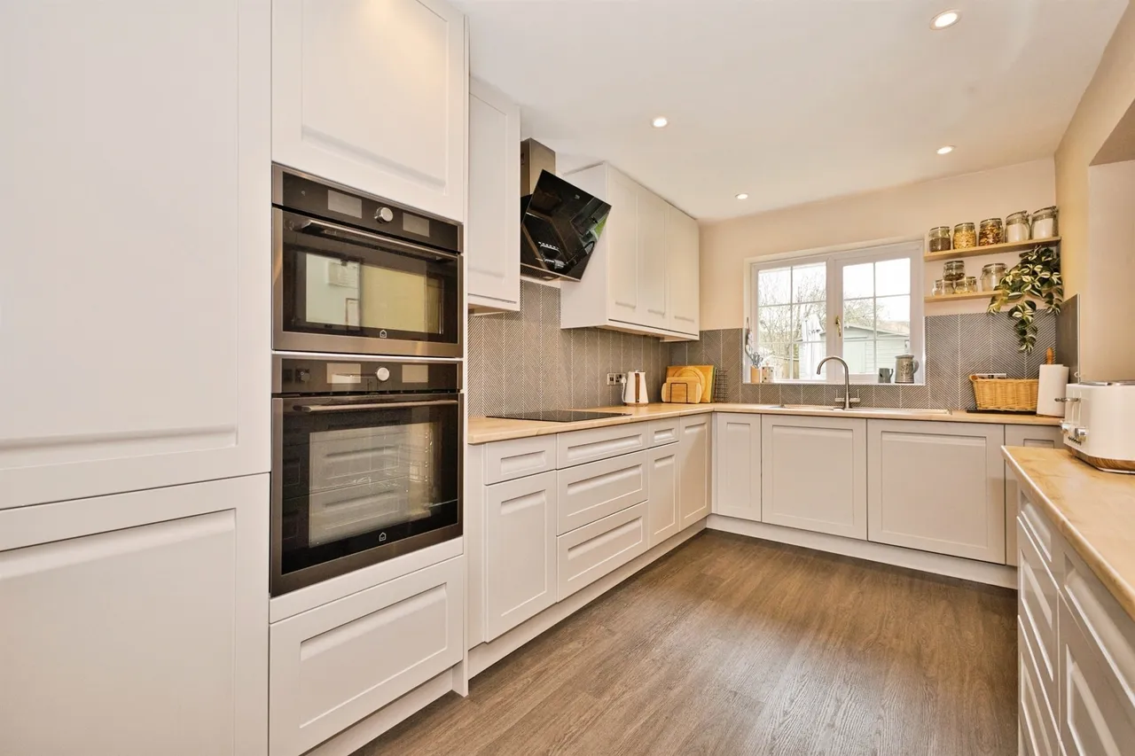 Laburnum Crescent, Crewkerne, photo 7