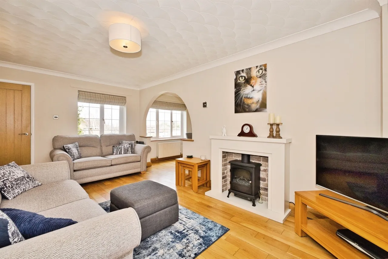 Laburnum Crescent, Crewkerne, photo 4