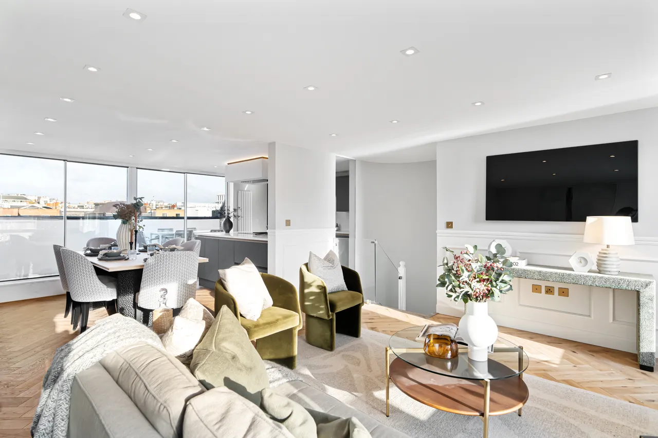 Rosebery Court, Charles Street, Mayfair, London, photo 3