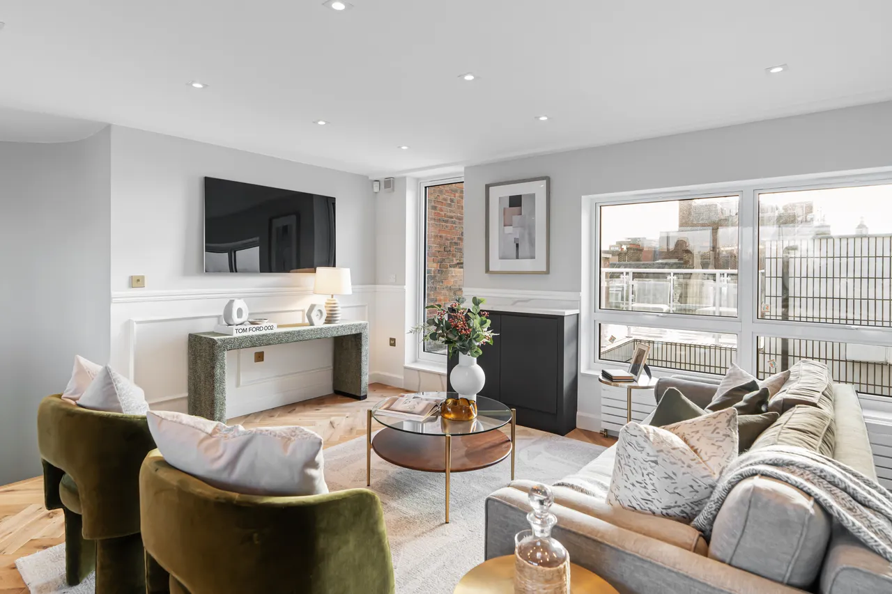 Rosebery Court, Charles Street, Mayfair, London, photo 2