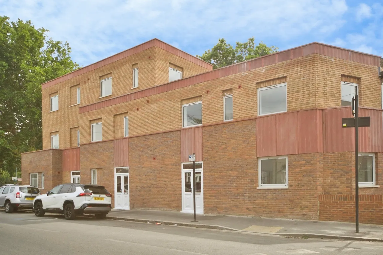 3 bed house for sale — Burges Road, London, E6