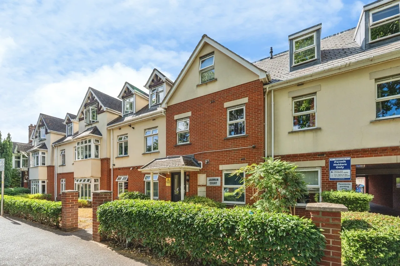1 bed flat for sale, Maybury Road, Woking, GU21