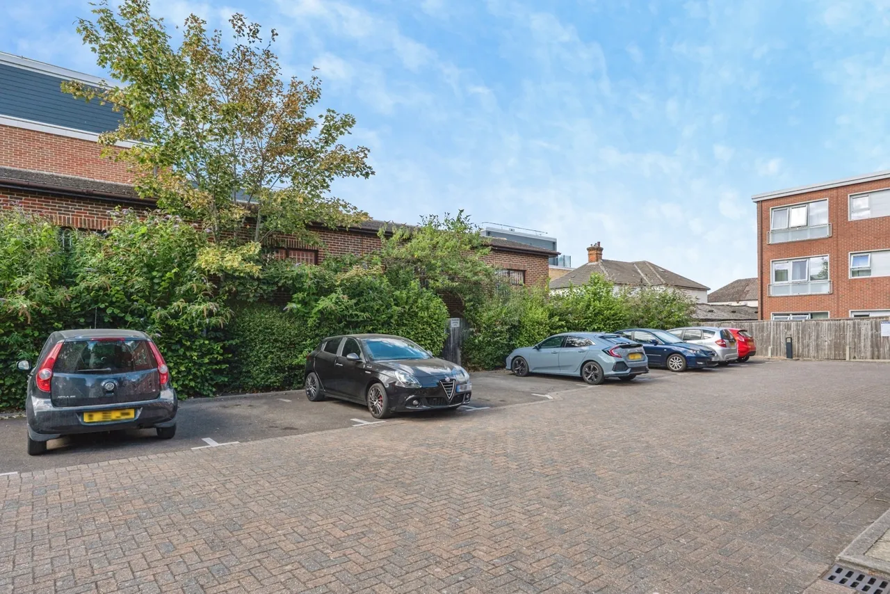 Maybury Road, Woking, GU21, photo 7